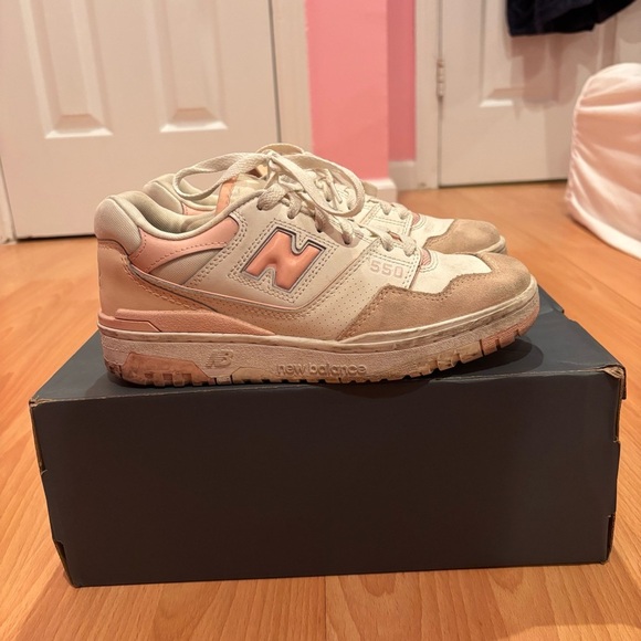New Balance 550 Women’s Sneakers in Peach Pink and Beige - Picture 2 of 10